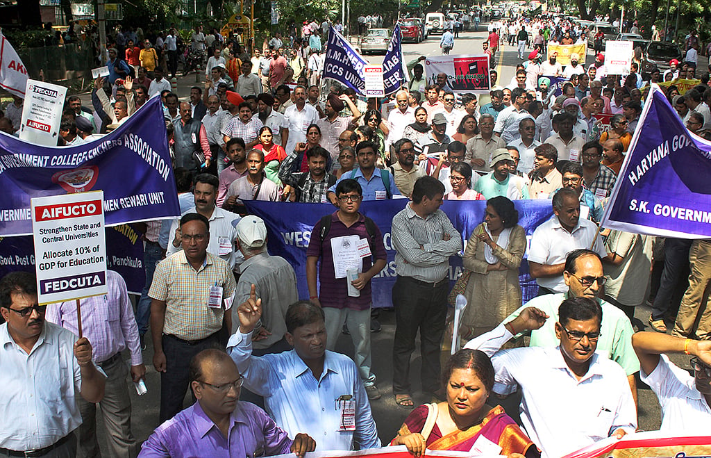 University, college teachers court arrest on Teachers’ day