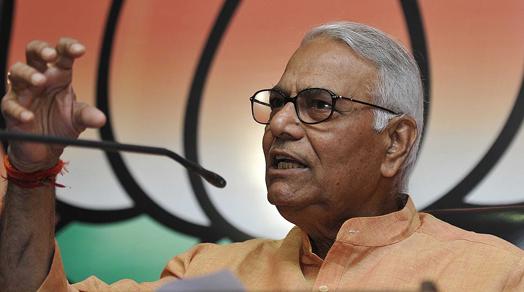 Sinha criticises Modi govt yet again, Shotgun  supports him too
