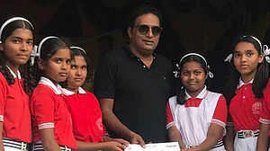 PM is a bigger actor than me, I should give him my award: Prakash Raj
