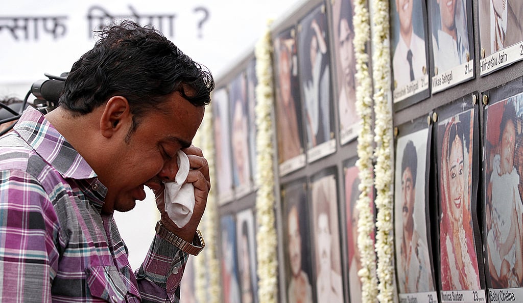 Make babus and politicians pay for death & negligence
