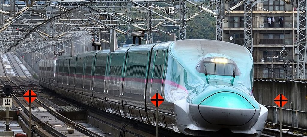 40 percent seats on Mumbai-Ahmedabad trains go vacant: RTI reply 