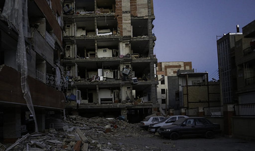 At least 335 dead in a powerful earthquake at Iran-Iraq border