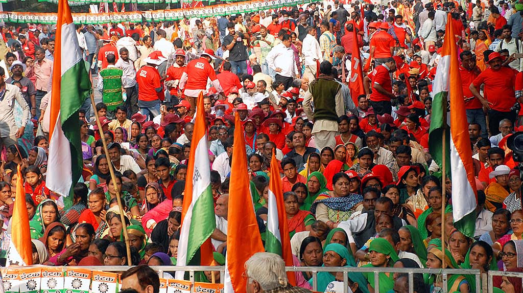 Huge protest by workers demand pro-people policies