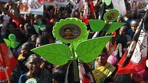 Blow to Sasikala, ruling AIADMK gets ‘two leaves’ symbol