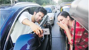 Varun Dhawan’s selfie stunt leads to challan, apologises