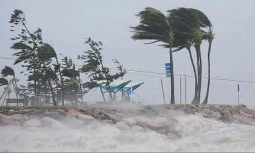 Cyclone Ockhi: It is affecting Gujarat election campaigns