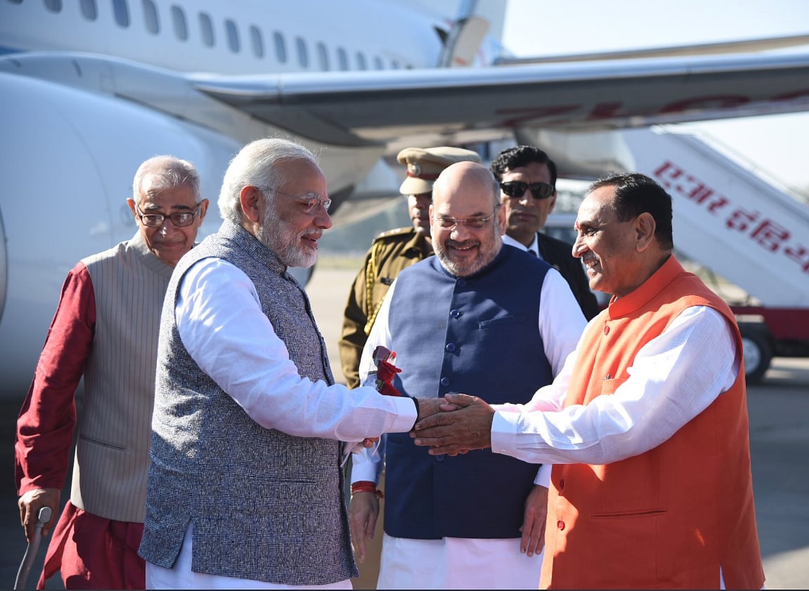 Vijay Rupani takes oath as Gujarat CM