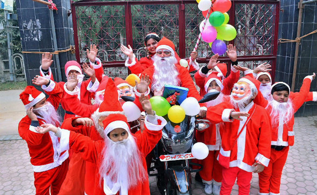 Merry Christmas: Christmas celebration around the globe