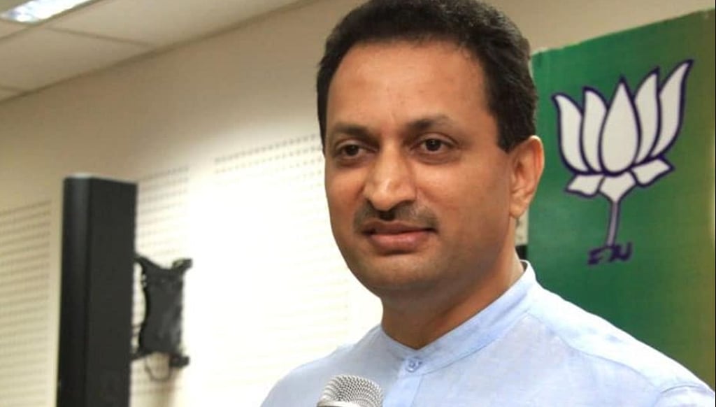 Can a Union Minister call for distorting the Constitution?