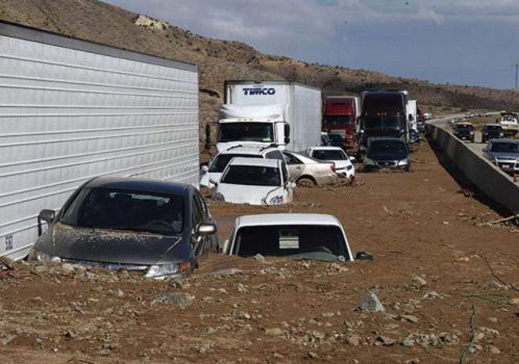 California mudslides: The rivers of debris destroy 100 homes 