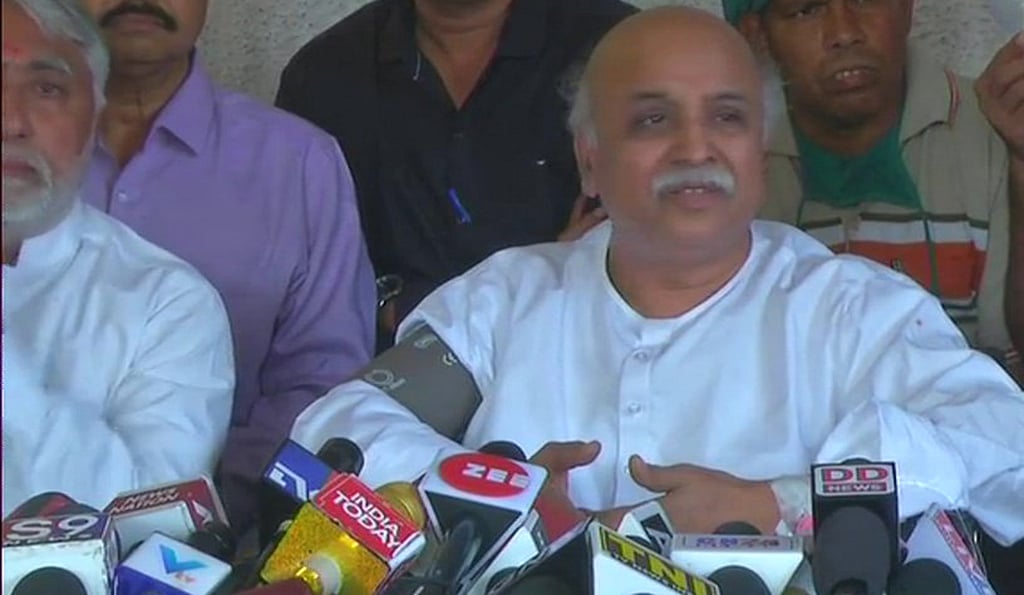 Togadia now wants PM’s phone records made public
