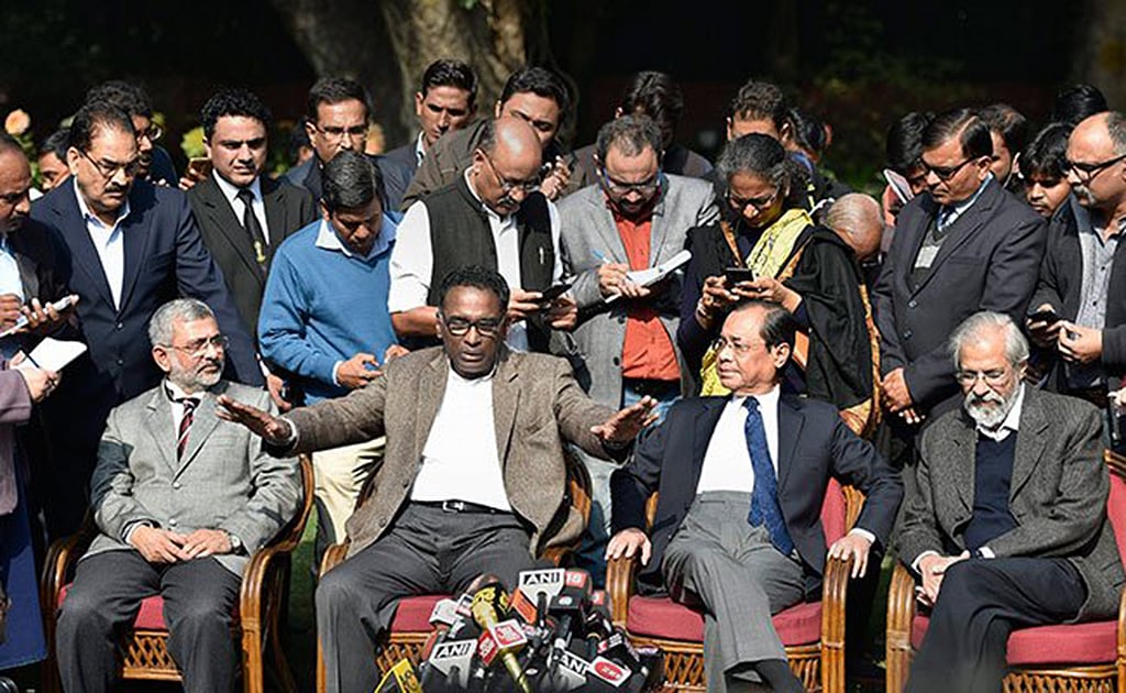 Judiciary: did the Government light the fire?