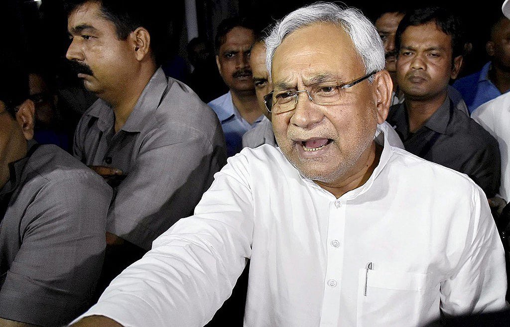  Nitish Kumar facing stones and slippers?