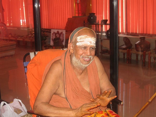 Kanchi Sankaracharya Jayendra Saraswati dies, aged 82