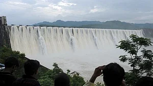 Does Narmada river vary her flow as per Gujarat’s election cycle?