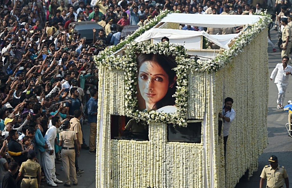 LIVE: Goodbye Chandini; Sridevi’s last rites performed at Vile Parle Seva Samaj Crematorium