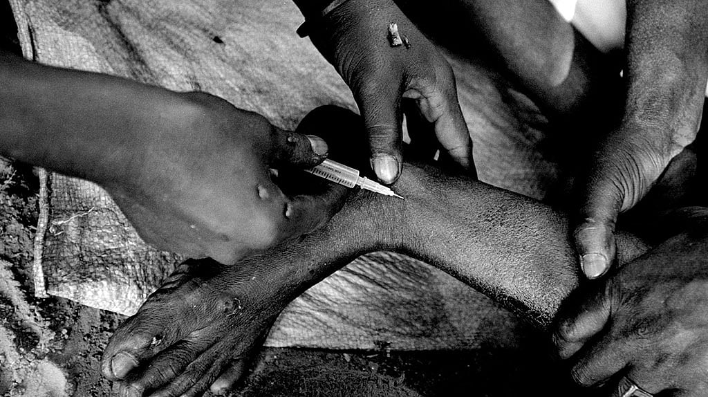 Quack’s reuse of needle suspected after spurt in HIV cases in one village in Uttar Pradesh