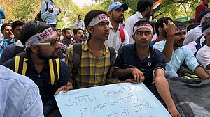 LIVE: Police lathi-charge protesting SSC Candidates