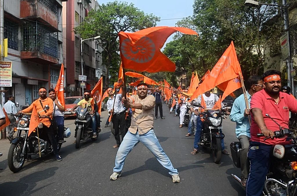 Bengal bloodied in name of Ram; Mamata fumbles response