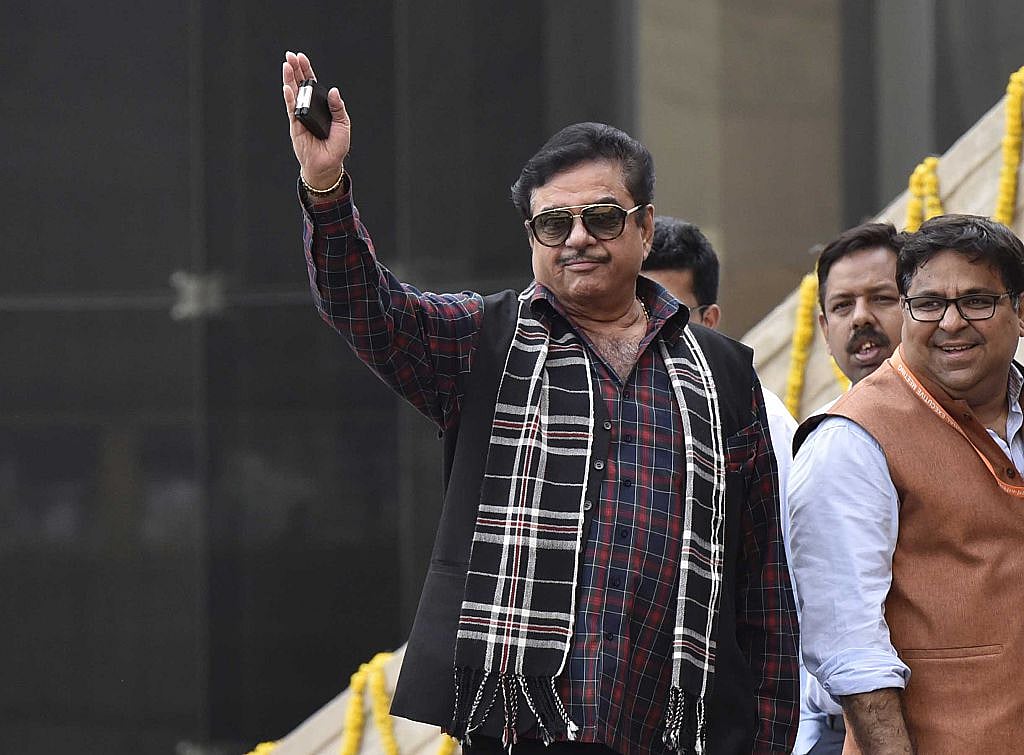 Shotgun Shatrughan Sinha fires off series of explosive tweets