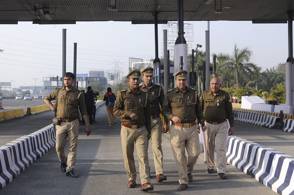 UP police personnel defy DGP, sport black bands