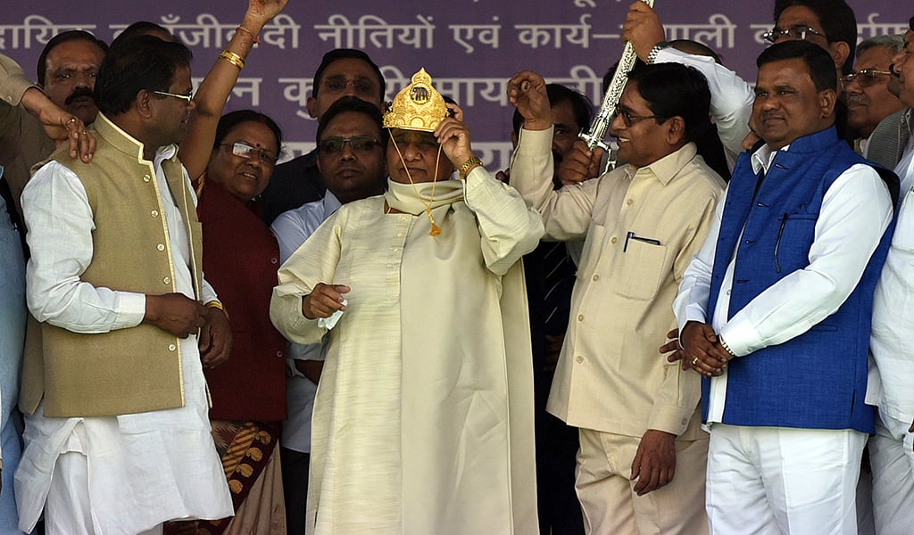  Mayawati emerges kingmaker