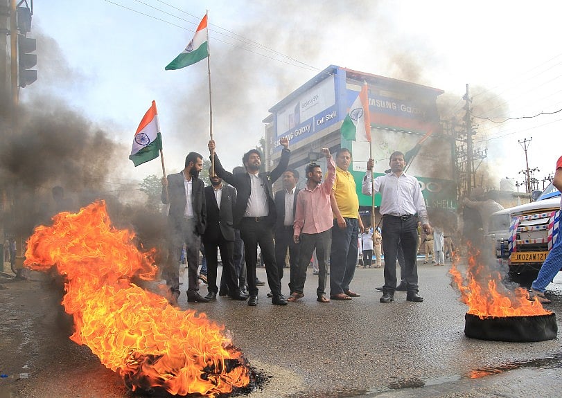 Kathua rape case: Defiant lawyers bring Jammu to a halt 