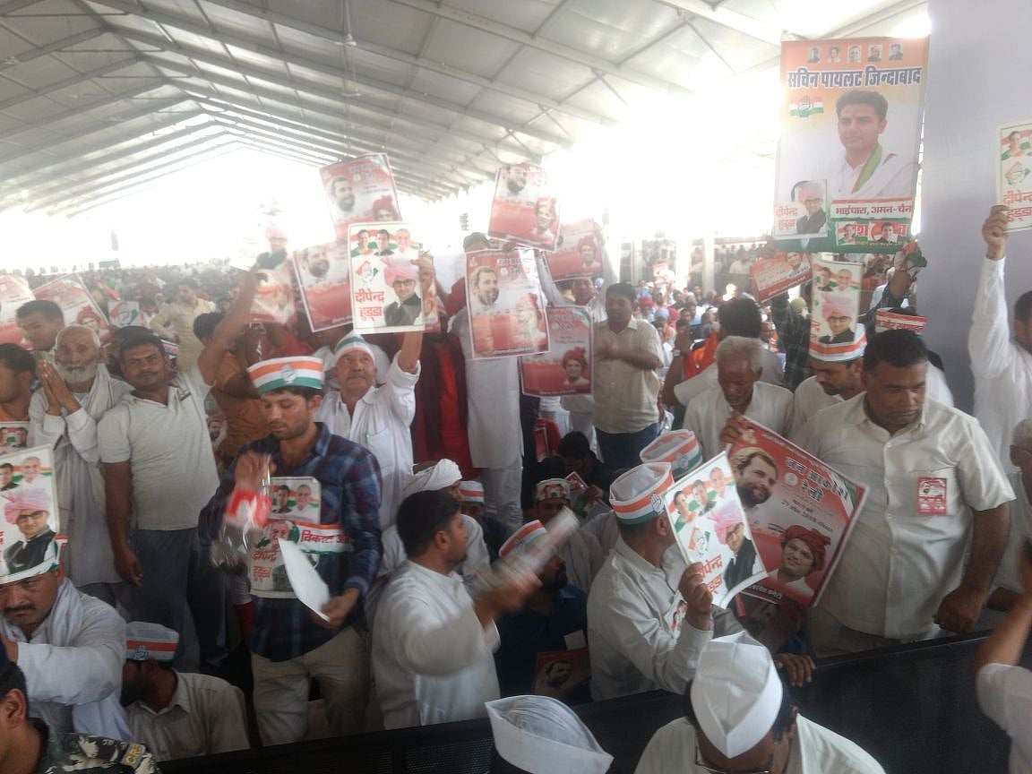 Live: Rahul targets Modi for failed promises at Jan Aakrosh rally