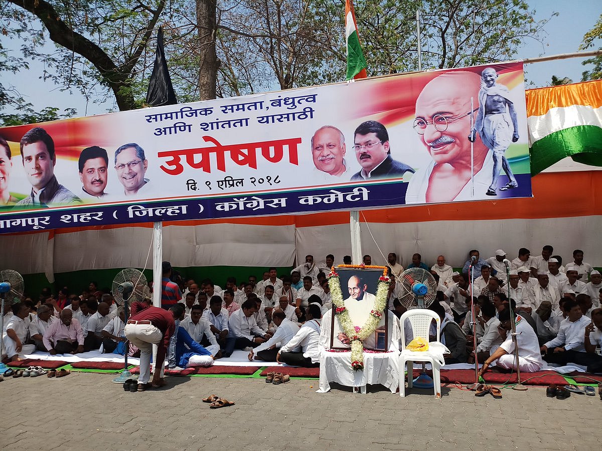 Live: Rahul leads nationwide Congress fast for communal peace