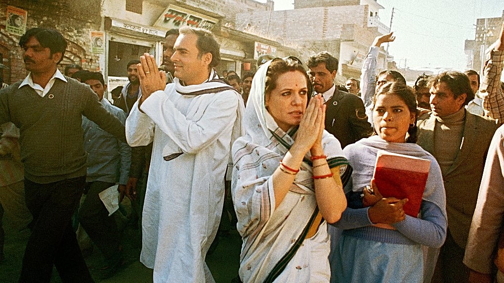 Former Prime Minister of India, late Rajiv Gandhi with UPA chairperson Sonia Gandhi