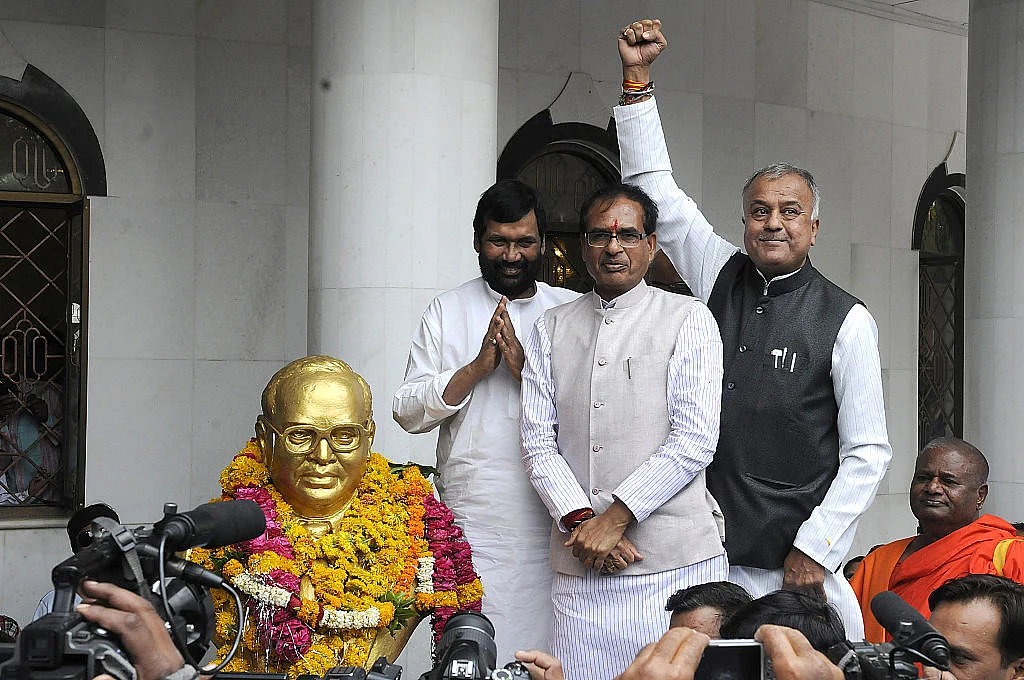 In Madhya Pradesh,  BJP repeats the UP experiment of dividing Dalits