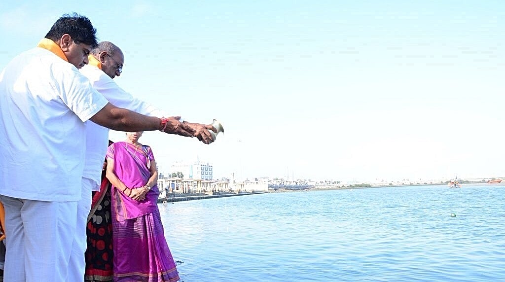Now, Gujarat teachers ordered to ‘volunteer’ to deepen water bodies