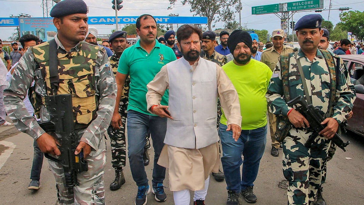 Watch: Brother of ex-BJP minister abuses CM Mehbooba Mufti in Kathua