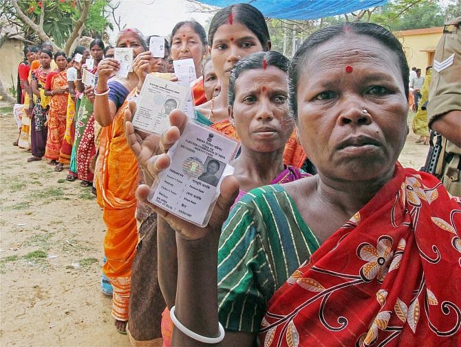 Bengal queues up to vote in Panchayat elections