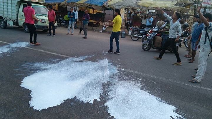 Farmers launch ‘Gaon Bandh’:  vegetable & milk supply to be hit 
