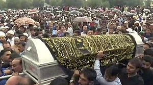 Time for Kashmiris to throw away the gun
