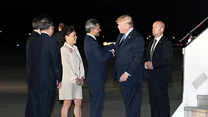 Trump, Kim Jong-un arrive in Singapore for summit