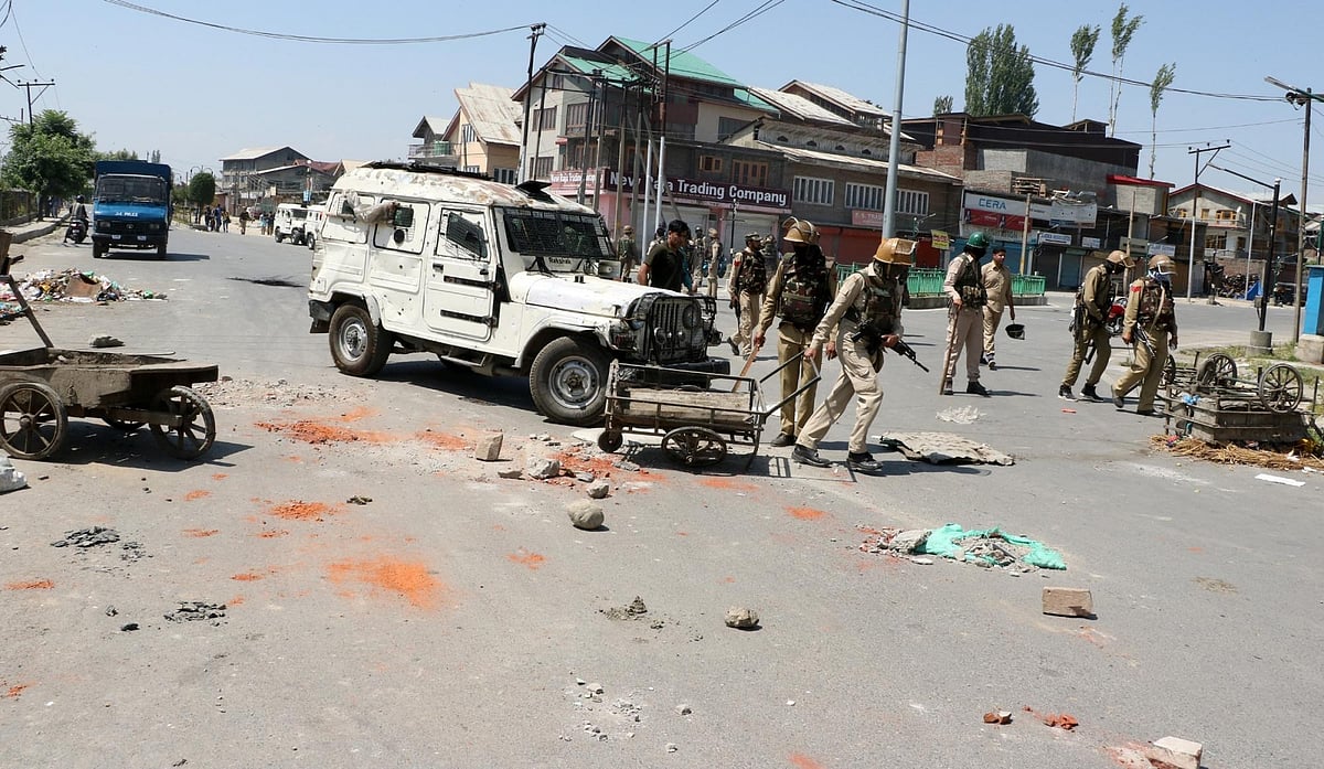 Series of grenade attacks in Srinagar, eight injured 