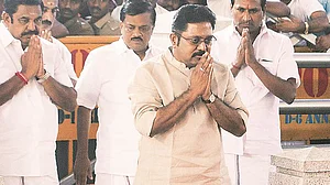 Justice Sathyanarayanan to hear plea of AIADMK leaders of Dinakaran faction