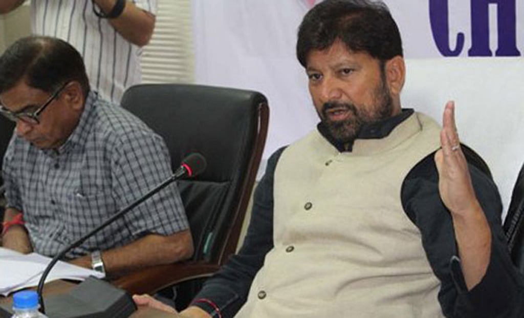 Controversial BJP MLA Choudhary Lal Singh threatens Kashmiri journalists