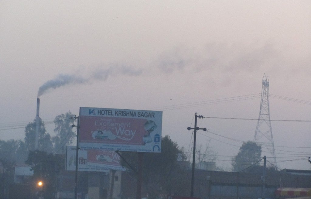 Foreign media deplores air pollution in Delhi: Is anyone listening?