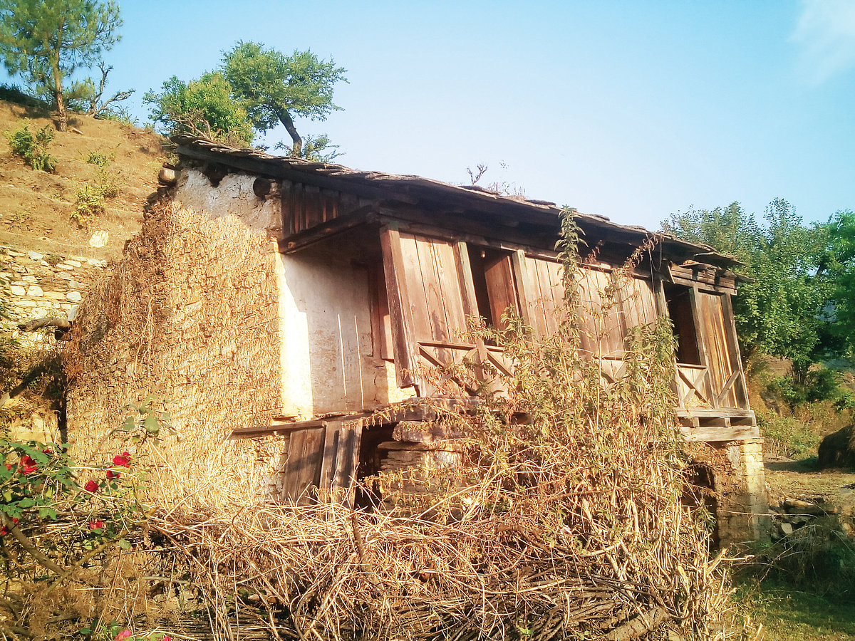 Why are people migrating from Uttarakhand? 