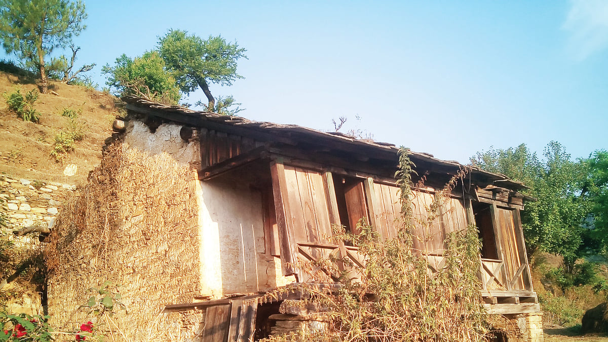 Why are people migrating from Uttarakhand?