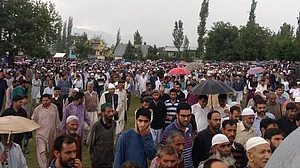 Kashmir mourns Shujaat Bukhari: ‘We’re now a large crowd of numb mourners’