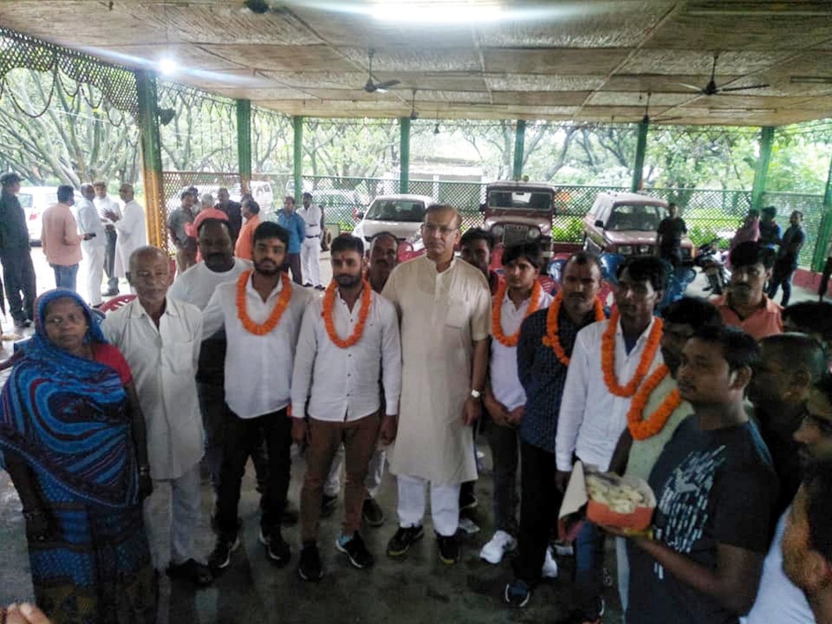 Jayant Sinha confirms lynching is BJP’s agenda by garlanding the lynch brigade