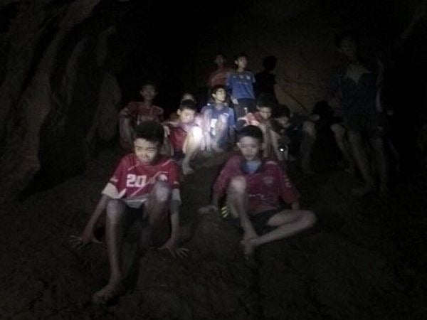 Mission to rescue boys from Thai cave underway  