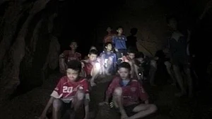 Mission to rescue boys from Thai cave underway