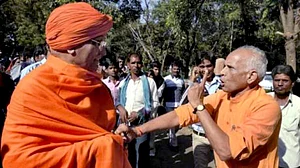 Opposition slams “BJP goons” for mob attack on Swami Agnivesh