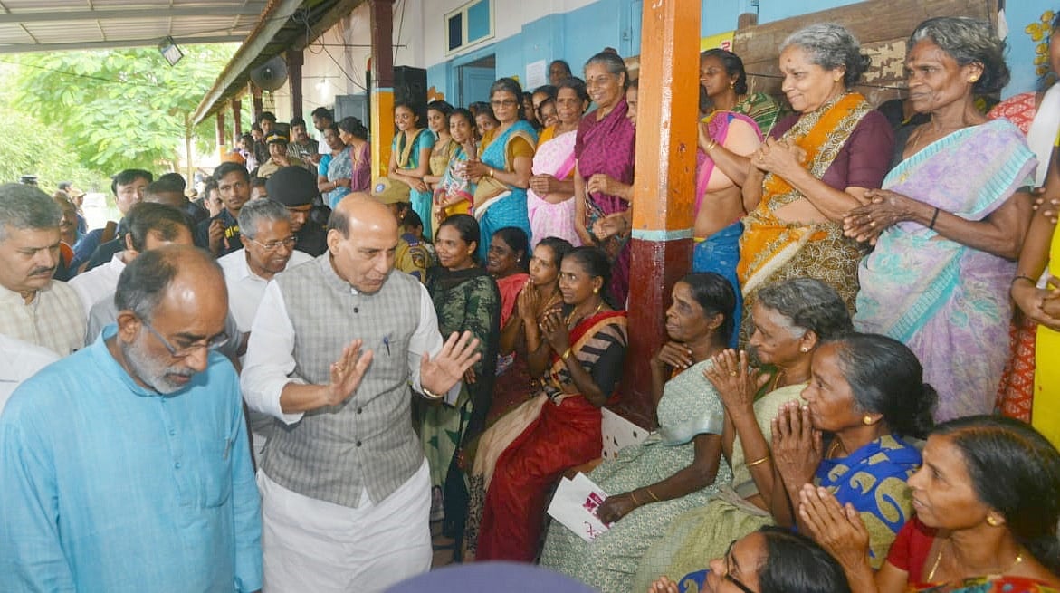 Flood-hit Kerala seeks ₹ 8,316 cr; Rajnath releases ₹100 cr