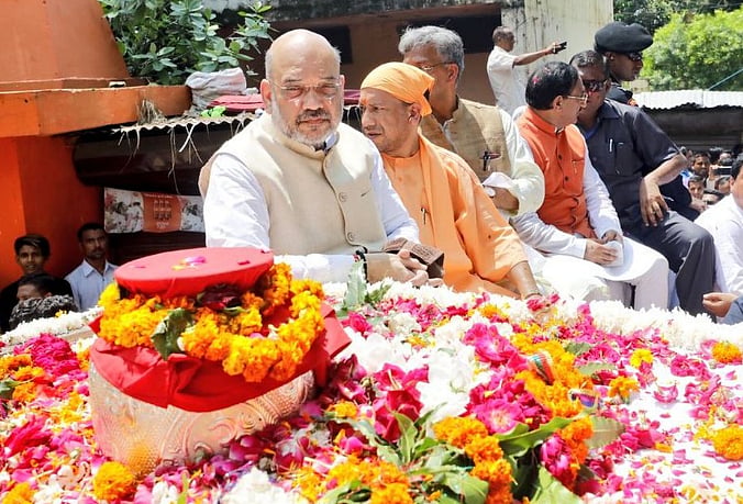 Congress slams PM Modi for politicising Vajpayee’s ash immersion
